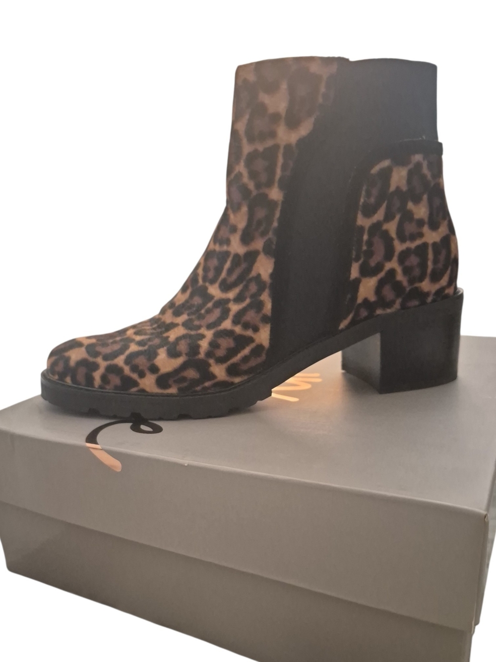 Crown Vintage Maiy Ankle Bootie Sz 10M
